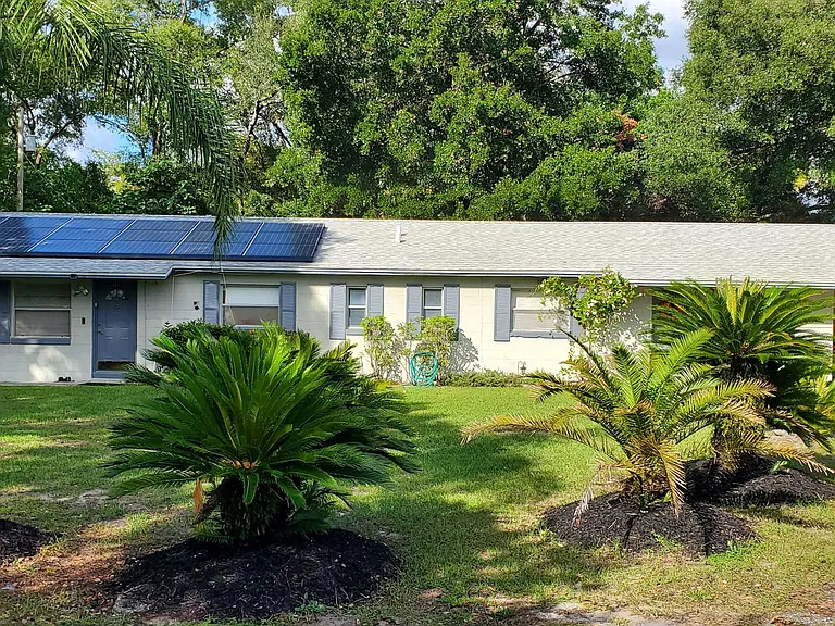 1115 E Oak St — Photo 3