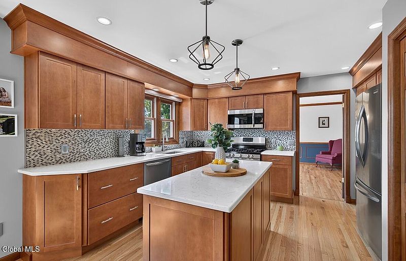 2nd image of 9 Mountainwood Drive
