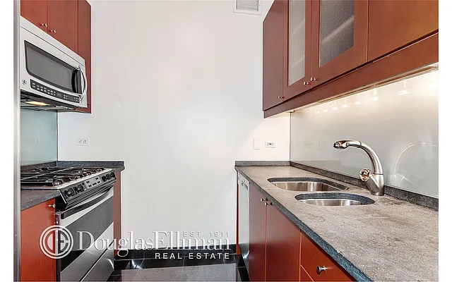 Rented by Douglas Elliman | media 19