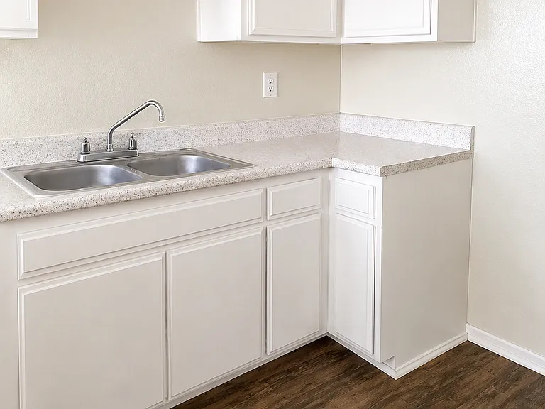 Sun Valley Apartments — Photo 6