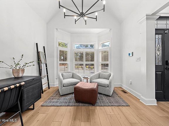 4th image of 180 Rountree Lane
