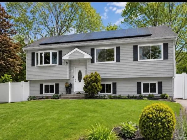 165 N 27th St, Wheatley Heights, NY 11798