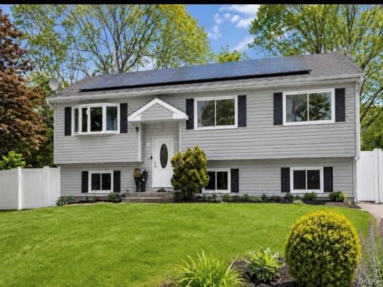 165 N 27th St, Wheatley Heights, NY 11798