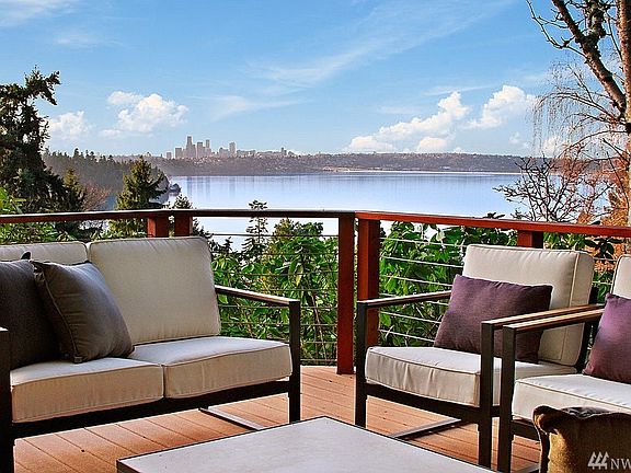 One of the very best Western Views on all of Mercer Island.  Seward Park, the Olympics, Lake Washington and the City of Seattle in all her glory!