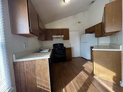 3rd image of 219 Wedgewood Dr