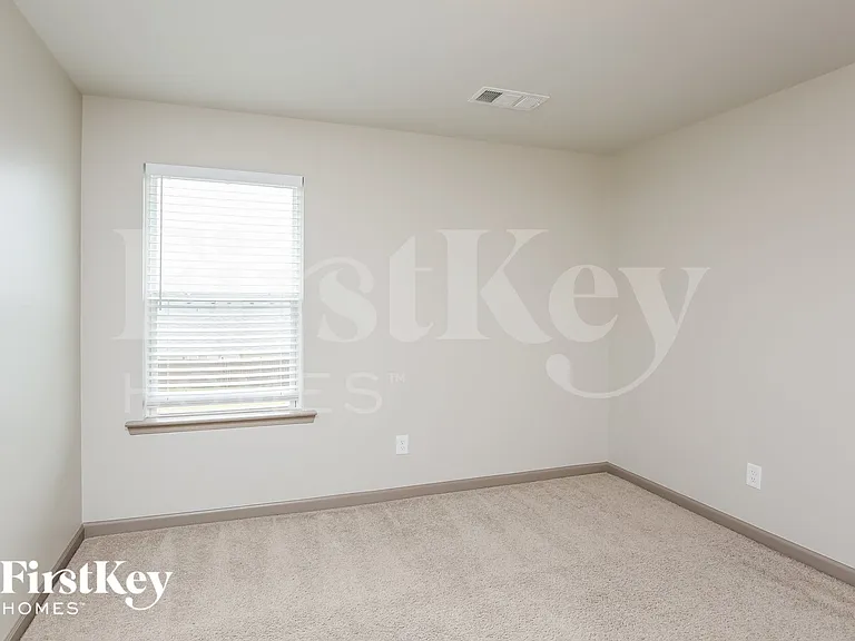 270 Freedom Pkwy — Photo 11