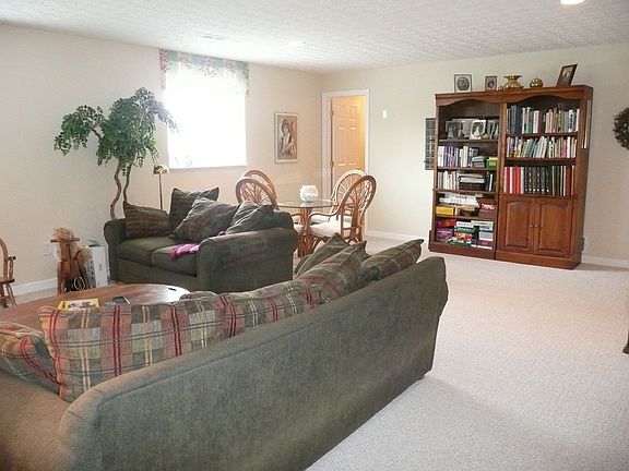 3rd image of 729 Meadows Dr