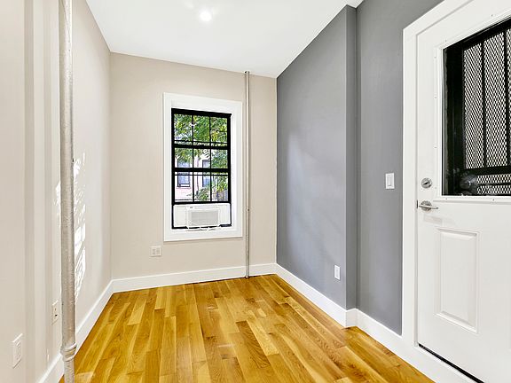 4th image of 556 Bainbridge St APT 1R
