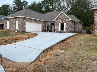 135 Ashley Dr, Byram, MS 39272