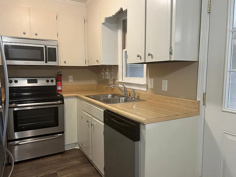 137 N Springs Ct — Photo 9