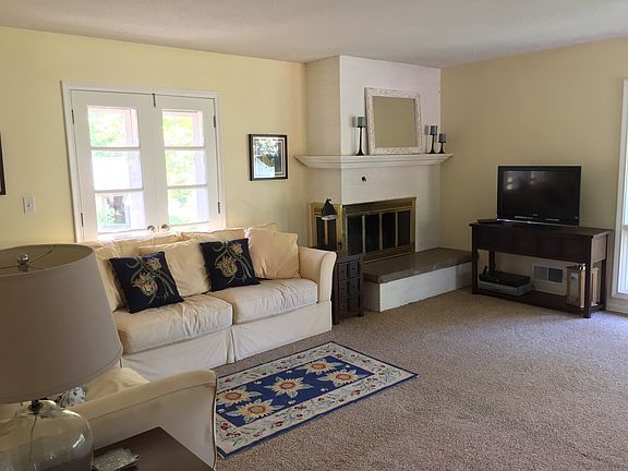 4th image of 2233 Rosewood Ln S