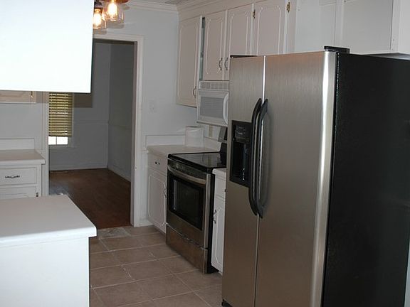 3rd image of 405 Bayleaf Dr