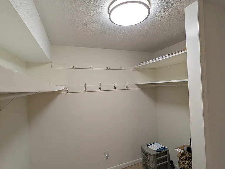 303 Oak Tree Dr — Photo 15