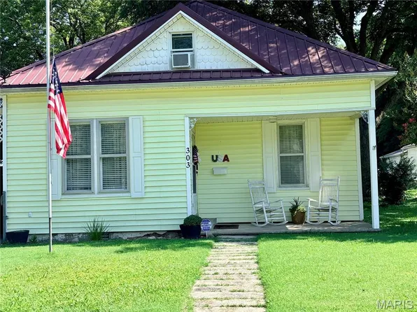 303 E Davidson Ave, Chaffee, MO 63740