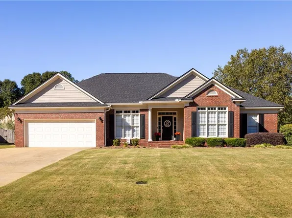 66 Buckhead Dr, Smiths Station, AL 36877