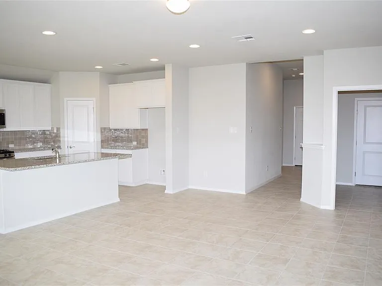 208 Shugart St — Photo 6
