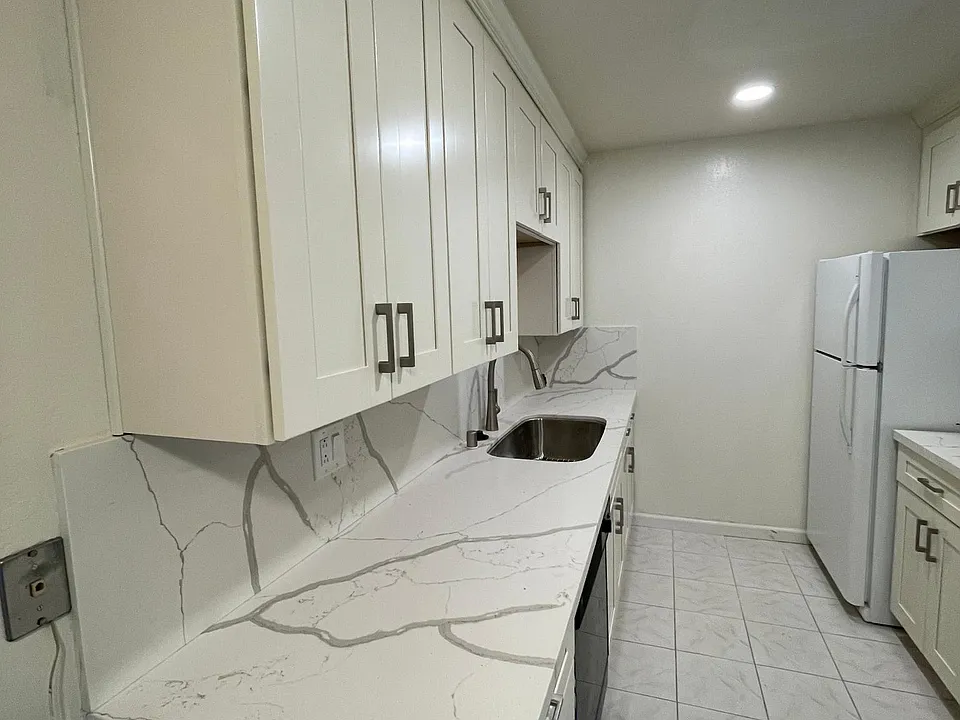 Kitchen counter - new cabinets and countertop