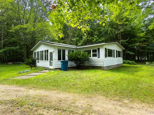 7800 Oak Rd, Millington, MI 48746
