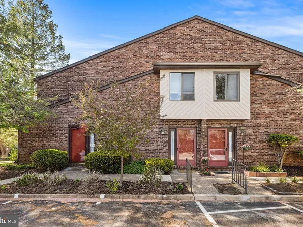 1303 Mountainview Dr #1303, Wayne, PA 19087