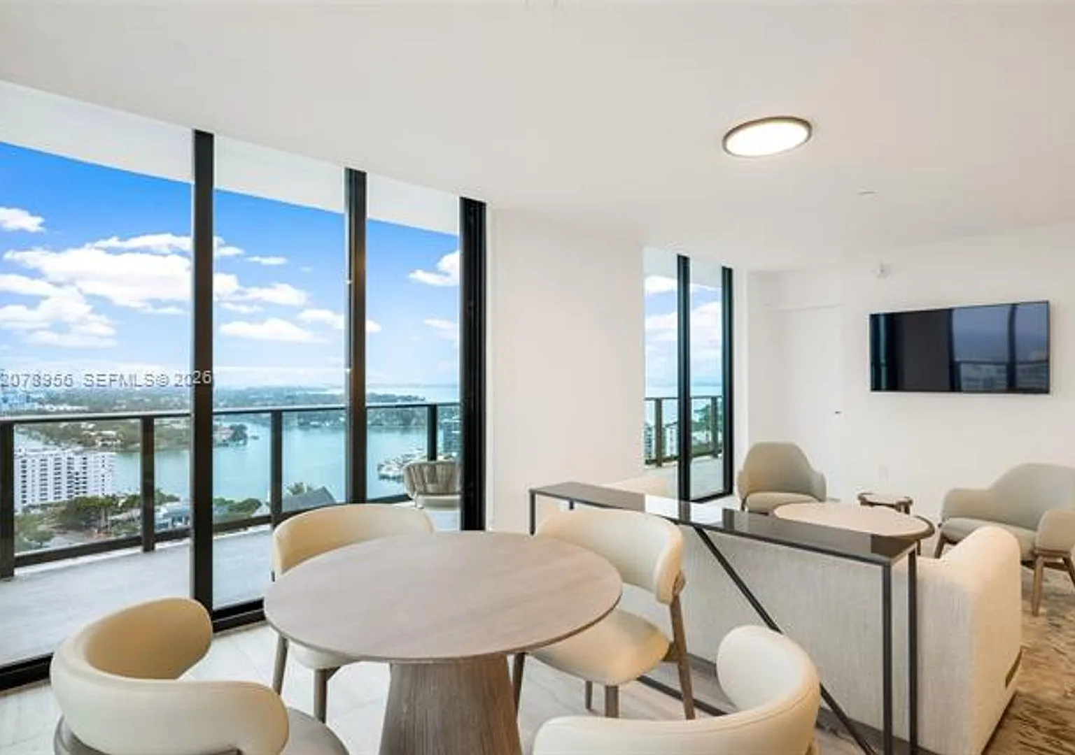 580 72nd Street cu-PH02, Miami Beach, FL 33141 — Photo 2