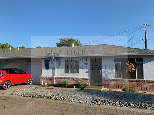 1111 S Central Ave #A — Photo 1