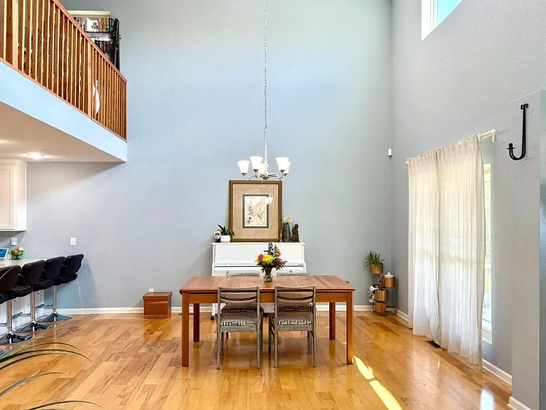 2025 Kentucky Ave — Photo 4