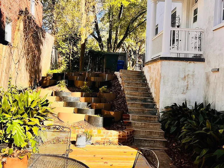 127 S Harden Street — Photo 4