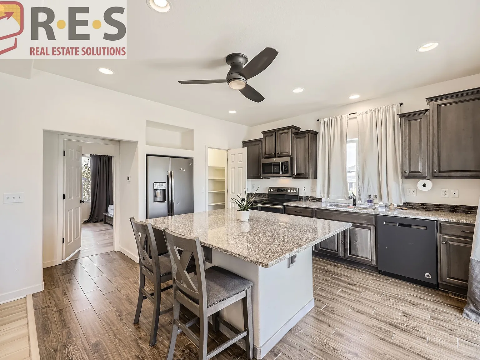 2 bed, 1433 sqft, $2,495 — Photo 4