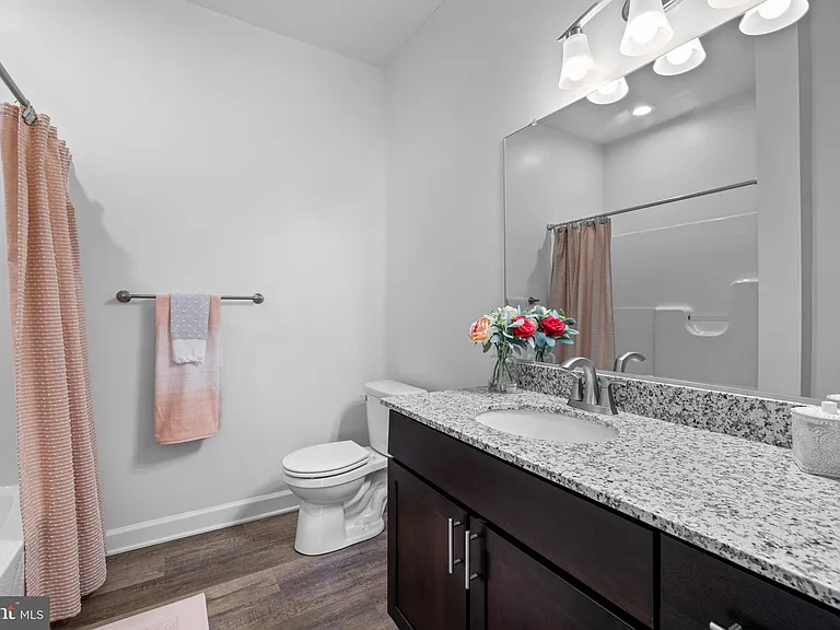 1014 Crew St #102 — Photo 14