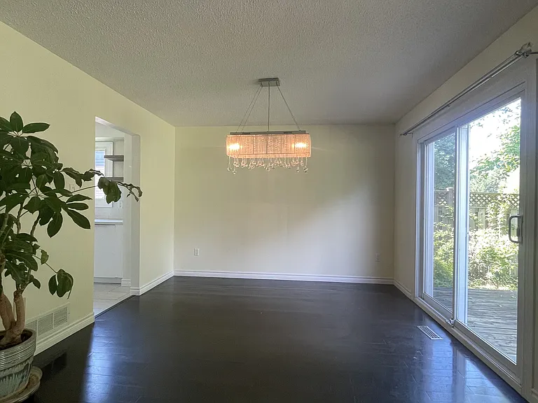 24 Rembrandt Dr — Photo 8