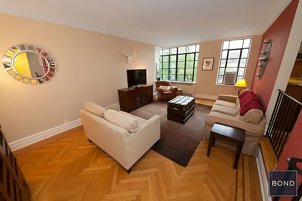 Sold by Bond New York | media 8