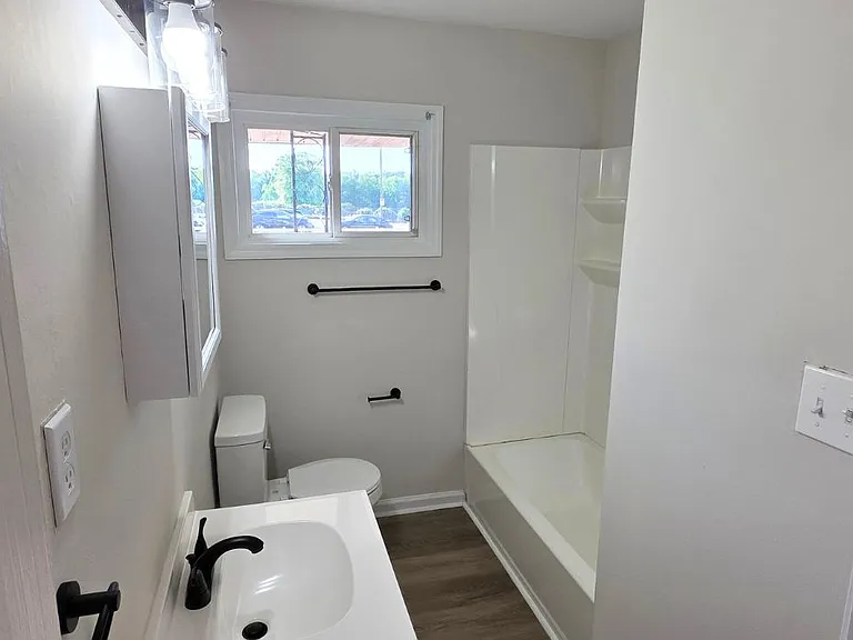 2076 Seneca Dr — Photo 12