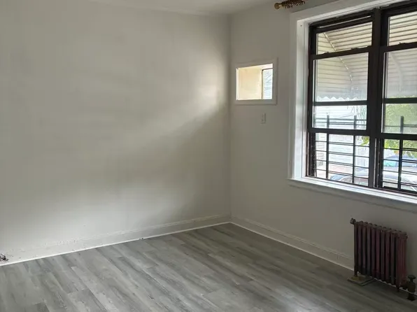 (undisclosed Address), Ridgewood, NY 11385