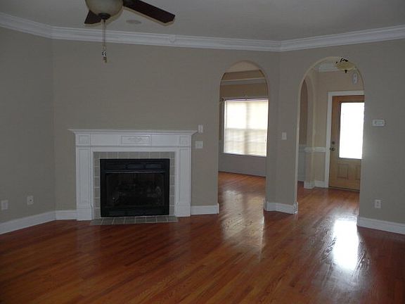 3rd image of 104 Browning Pl