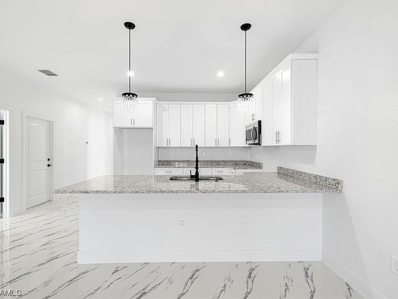 5th image of 2321-2323 Daniel Ave #2323