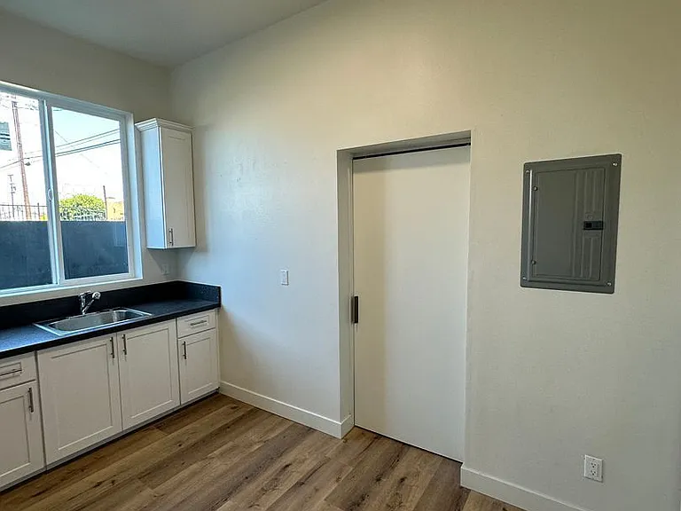 10914 S Main St #104 — Photo 4