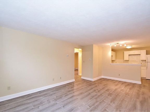 4th image of 1105 Lexington St Unit 7-3