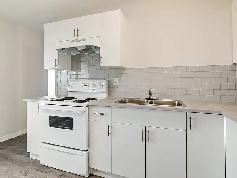 5327 A 38th Ave — Photo 23