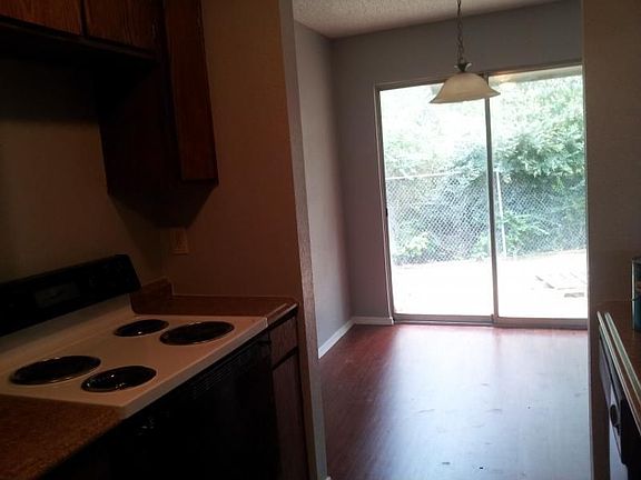 4th image of 803 Woodrock Dr