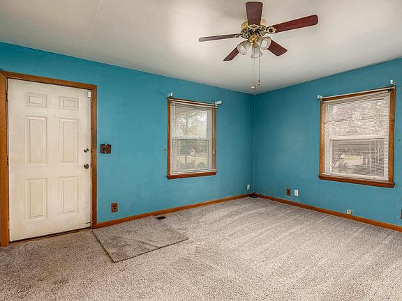 5th image of 1104 Barham Ave