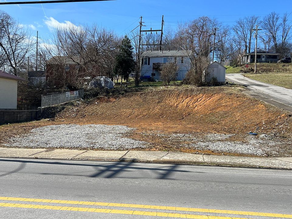 2nd image of 1302 S Main St