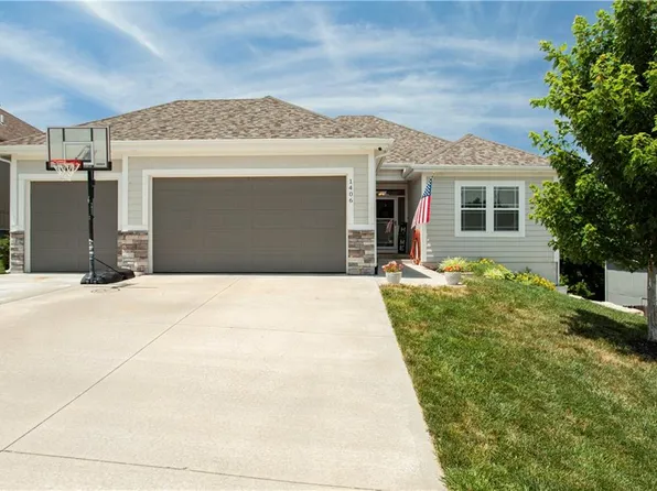 1406 SW Cross Creek Dr, Grain Valley, MO 64029
