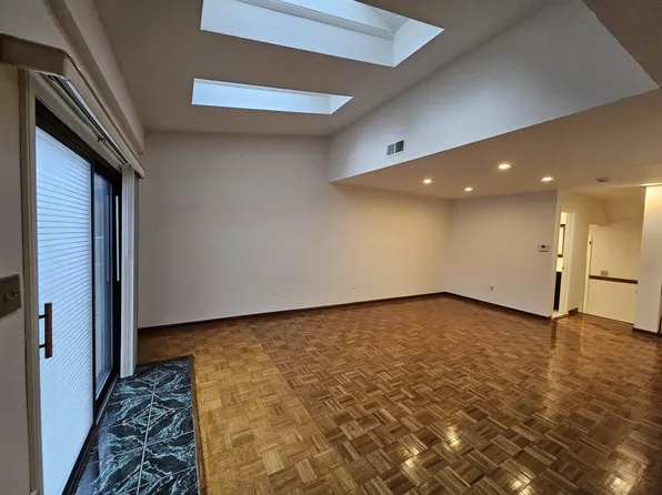 806 Spinnaker Court image 4 of 26