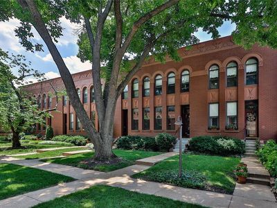 23 Manhattan Mews, Saint Louis, MO, 63108