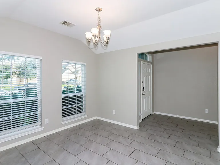 1902 Walnut Green Cir — Photo 5