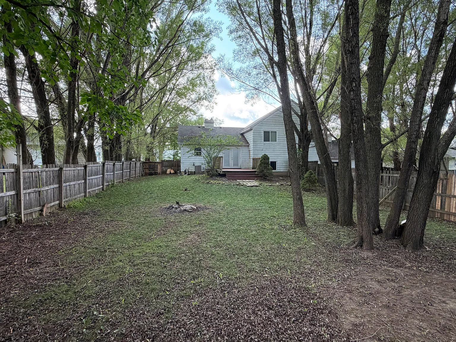 3 bed, 1337 sqft, $2,300 — Photo 4