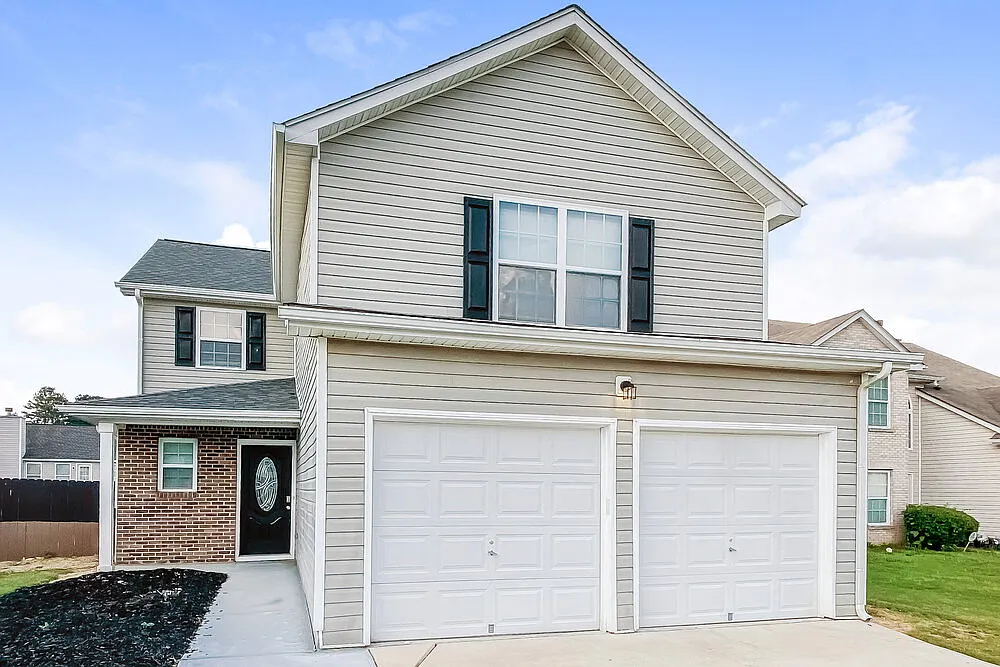4 bed, 2.5 bath, 1990 sqft, $1,970 — Photo 1