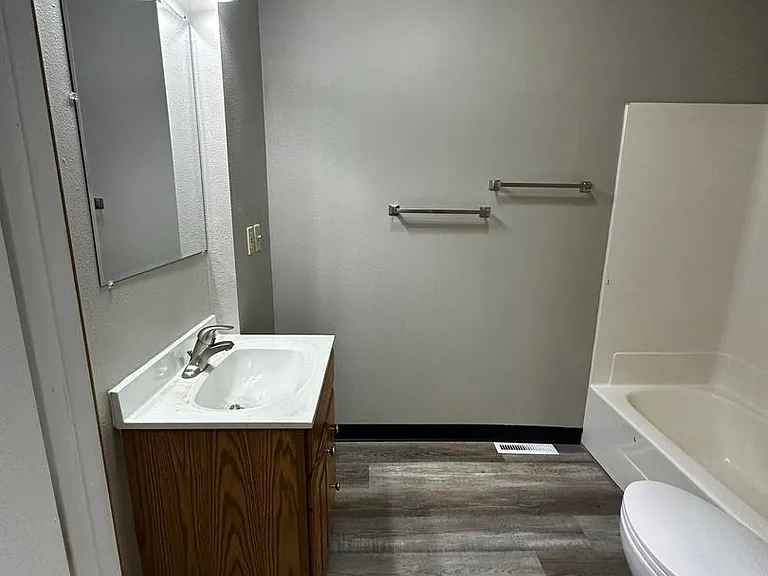647 Woodward Ave — Photo 13