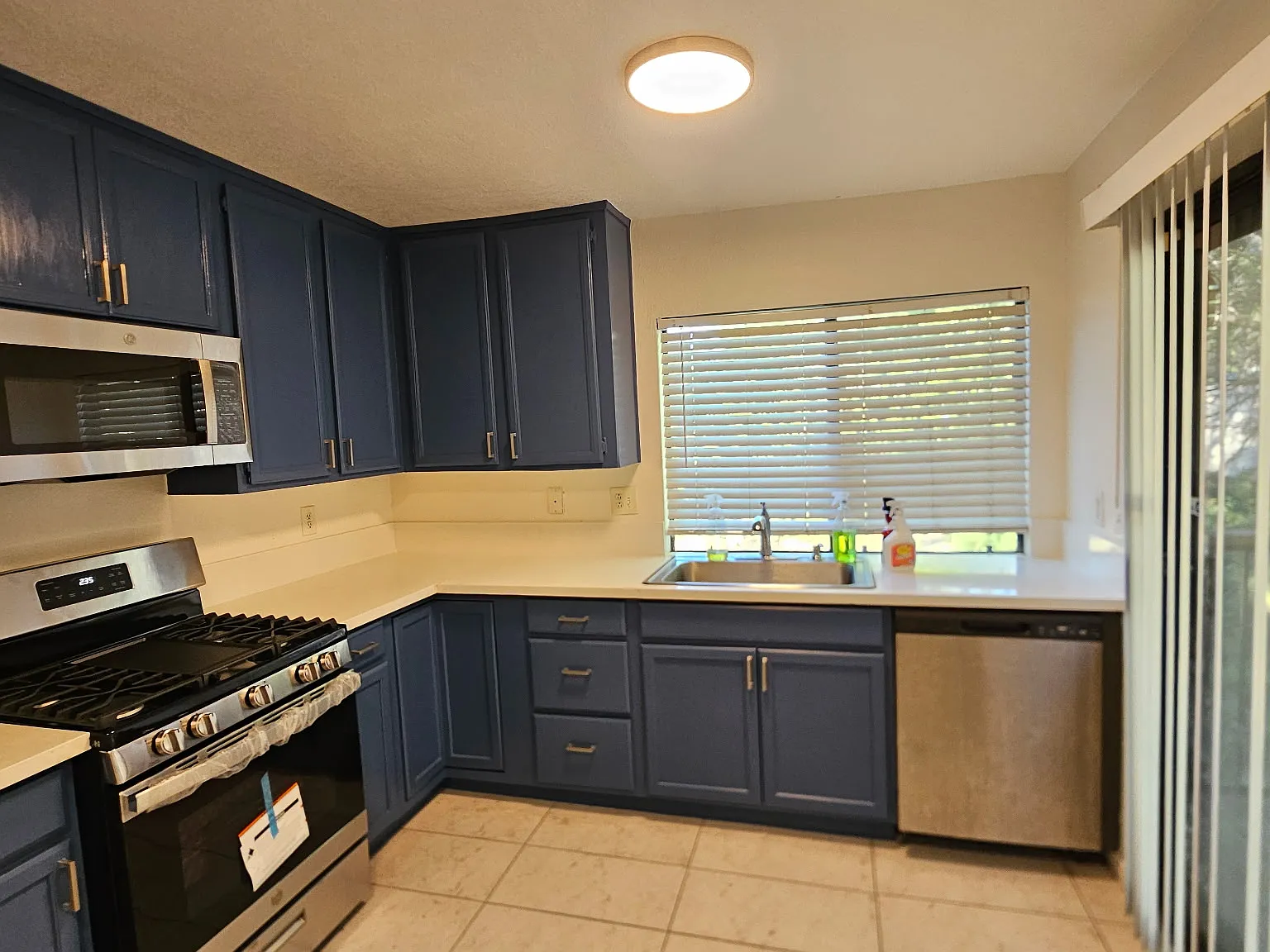 2 bed, 950 sqft, $2,450 — Photo 2