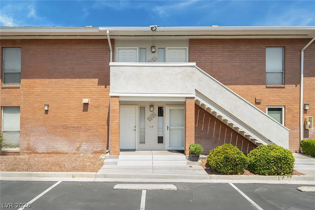 1 bed, 1.0 bath, 897 sqft, $1,250 — Photo 1